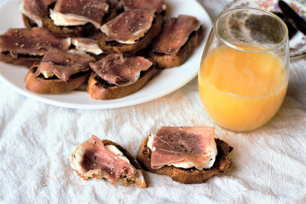 Fig & Prosciutto Bruschetta | Mountain Cravings